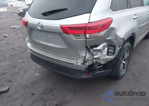 2019 Toyota Highlander Le z USA, uszkodzony, nr VIN 5TDBZRFH6KS928637